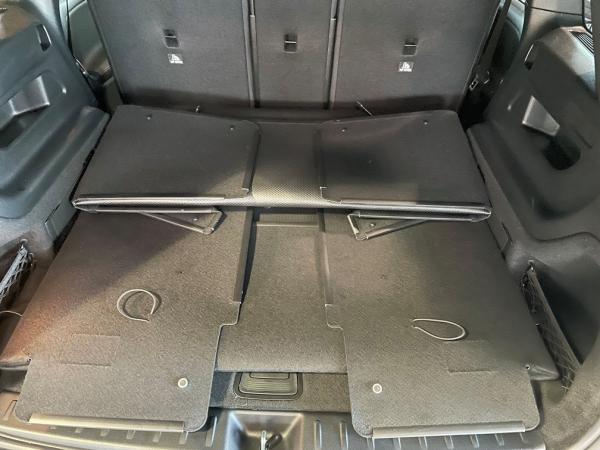 Kofferraumwanne L11 für Mercedes EQB können Sie in den Kofferraum ein.g geschützt, das Abdeckrollo bleibt eingesetzt.